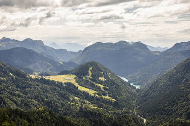 Berglandschaft an einem bewölkten Tag - MSUF00484