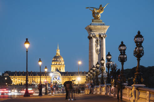 Pont Alexandre III und Les Invalides, Paris, Ile-de-France, Frankreich, Europa - RHPLF18641