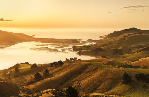 Hoopers Inlet bei Sonnenaufgang, Otago Peninsula, Dunedin, Otago, Südinsel, Neuseeland, Pazifik - RHPLF18666