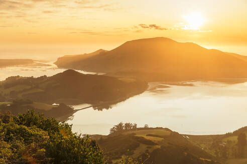 Hoopers Inlet bei Sonnenaufgang, Otago Peninsula, Dunedin, Otago, Südinsel, Neuseeland, Pazifik - RHPLF18674