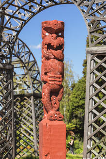 Maori-Holzstatue, Rotorua, Bay of Plenty, Nordinsel, Neuseeland, Pazifik - RHPLF18771