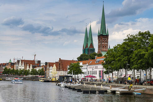 Skyline von Lübeck, UNESCO-Welterbe, Schleswig-Holstein, Deutschland, Europa - RHPLF18781