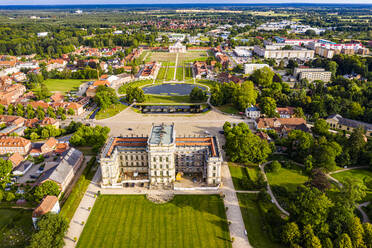 Luftaufnahme von Schloss Ludwigslust, Ludwigslust, Mecklenburg-Vorpommern, Deutschland, Europa - RHPLF18786