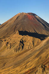 Mount Ngauruhoe, Tongariro Alpine Crossing, Tongariro National Park, UNESCO Weltkulturerbe, Nordinsel, Neuseeland, Pazifik - RHPLF18916