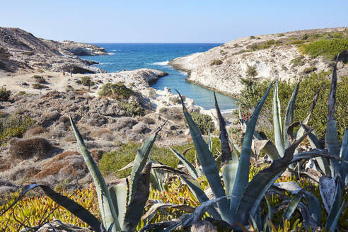 Papafragas Felsenstrand auf der Insel Milos, Kykladen, Griechische Inseln, Griechenland, Europa - RHPLF19052