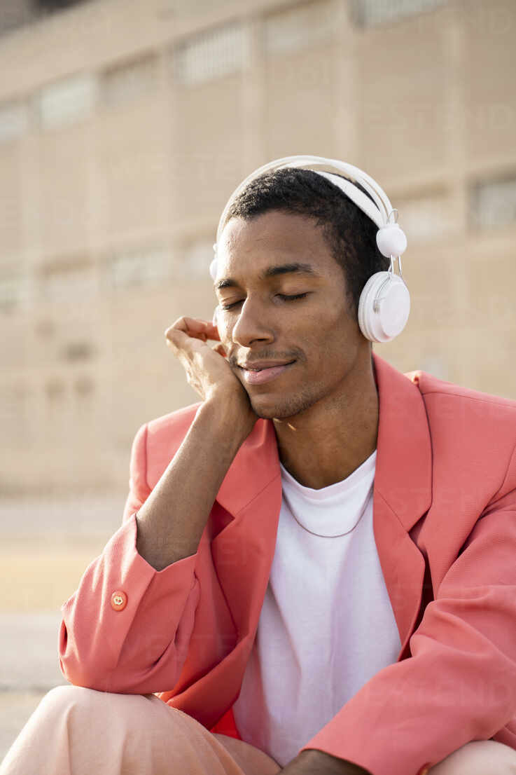 Music through headphone