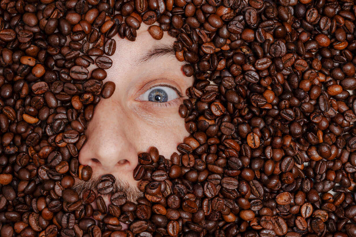 using coffee grounds on face