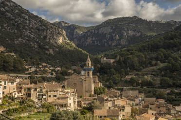 Spanien, Mallorca, Valldemossa, Kartause Valldemossa und umliegende Dorfhäuser - JMF00552