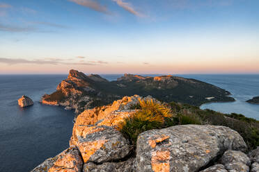 Landzunge Cap de Formentor in der Abenddämmerung - EGBF00579