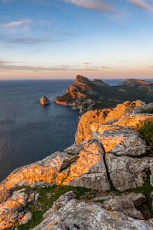 Landzunge Cap de Formentor in der Abenddämmerung - EGBF00581