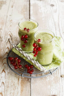 Fresh red currant berries and two glasses of green smoothie - EVGF03860