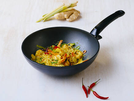 Fried curry with prawns and vegetables in wok - PPXF00331