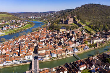 Deutschland, Baden-Württemberg, Wertheim am Main, Blick aus dem Hubschrauber auf die Stadt am Zusammenfluss von Tauber und Main im Sommer - AMF08927