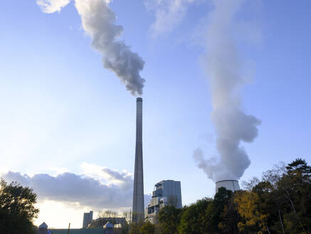 Germany, North Rhine-Westphalia, Bergkamen, Smoke rising from coal-fired power station at sunset - WIF04373