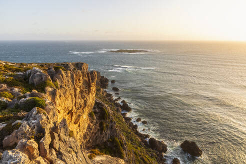 Point D'Entrecasteaux bei Sonnenuntergang, Pazifischer Ozean, Australien - FOF11874