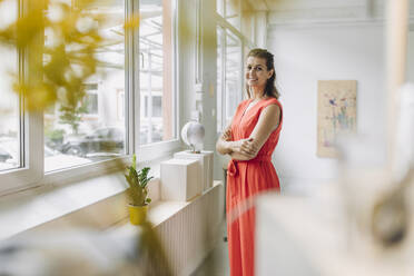 Portrait of smiling businesswoman in office - GUSF04957