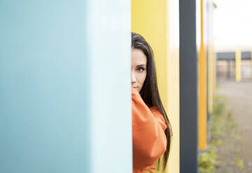 Portrait of beautiful brunette leaning on wall - JCCMF00774