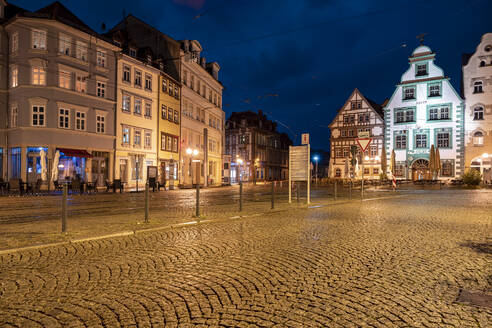 Deutschland, Erfurt, Domplatz bei Nacht - TAMF02714