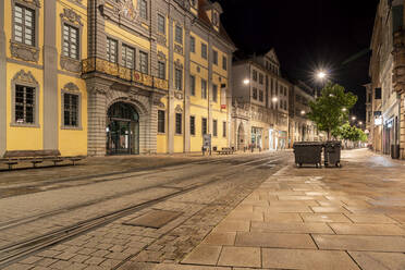 Deutschland, Erfurt, Angerplatz mit Angermuseum bei Nacht - TAMF02718