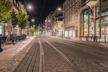 Deutschland, Erfurt, Angerplatz mit Angermuseum bei Nacht - TAMF02720