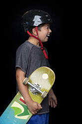 Profil eines Jungen mit Skateboard - ISPF00019