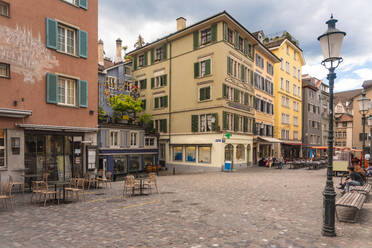 Schweiz, Zürich, Hirschenplatz in der Altstadt von Niederdorf - TAMF02733