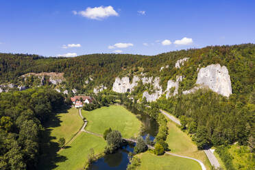 Deutschland, Baden Württemberg, Schwäbische Alb, Naturpark Obere Donau, Oberes Donautal, Luftaufnahme des Tals - WDF06472