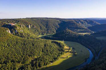 Deutschland, Baden Württemberg, Schwäbische Alb, Naturpark Obere Donau, Oberes Donautal, Luftaufnahme des Tals - WDF06475