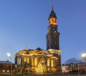 Germany, Hamburg, Main Church of Saint Michaelis, Christmas decorations in city street - RJF00845