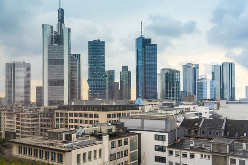 Deutschland, Frankfurt, Hauptwache, Blick auf Gebäude im Finanzviertel - TAMF02741