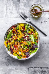 Mixed lettuce with bell pepper, feta, pistachios, tomatoes, pomegranate seeds, persimmon and dressing - SARF04648