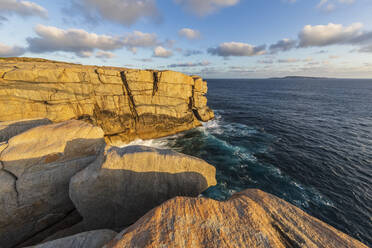 Australia, Oceania, Western Australia, Torndirrup National Park, Sea and rocky coastline - FOF11921