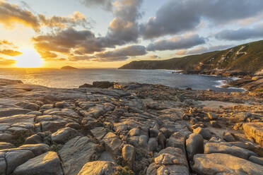 Australien, Ozeanien, Westaustralien, Torndirrup National Park, Meer und felsige Küste - FOF11922