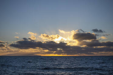 Wolken über dem Meer bei Sonnenuntergang - SIEF10068