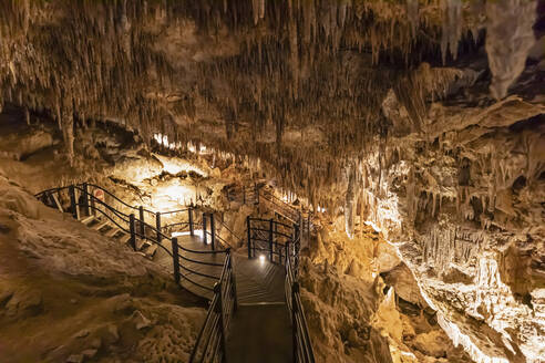 Felsformationen in der Ngilgi-Höhle - FOF11924