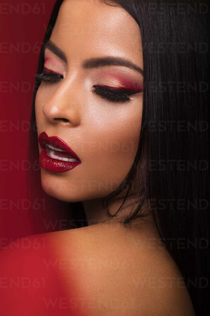 15 Celebrities Who Made Us Rethink Wearing Magenta Lipstick