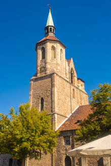 Deutschland, Niedersachsen, Braunschweig, Glockenturm der St. Magnus Kirche - TAMF02766