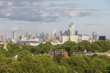 UK, England, London, Skyline der Stadt vom Primrose Hill Park aus gesehen - WPEF03945