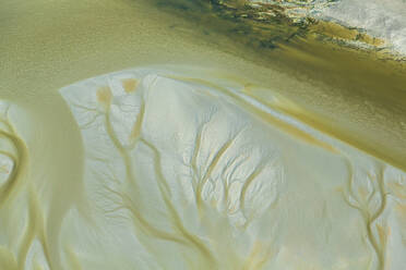 Sand- und Wassermuster, Flussmündung, Manche, Normandie, Frankreich - MINF15600