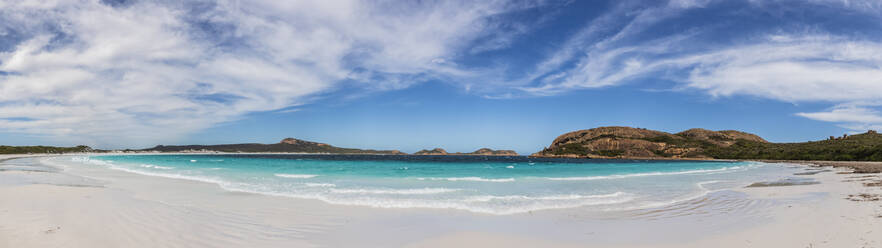 Strand und türkisfarbene Bucht, Westaustralien - FOF11947