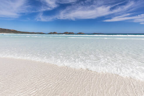 Welle am Sandstrand, Westaustralien - FOF11950