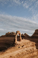 Sandstein Delicate Arch bei Sonnenaufgang, Arches National Park, Moab Utah - CAVF92105