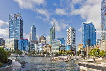 Australien, Ozeanien, Westaustralien, Swan River, Perth, Fluss und Wolkenkratzer - FOF11964