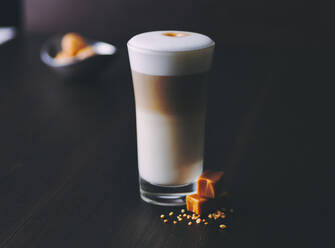 Glas Latte Macchiato mit Karamell - PPXF00341