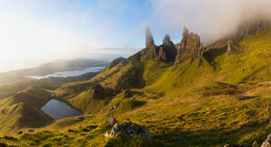 Die Felsnadeln des Old Man of Storr auf der Halbinsel Trotternish der Isle of Skye - MINF15681