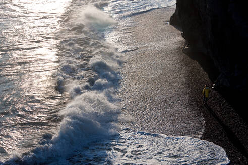 Schwarzer Sandstrand bei Vik, Island - MINF15706