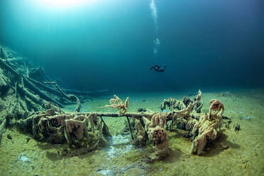 Austria, Tyrol, Lake Samerangersee, Scuba diver in lake - YRF00273