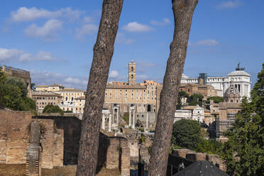 Italien, Rom, Stadtbild der antiken römischen Stadt mit Forum Romanum - ABOF00598