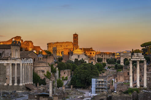 Italy, Rome, Roman Forum, ancient city view - ABOF00628