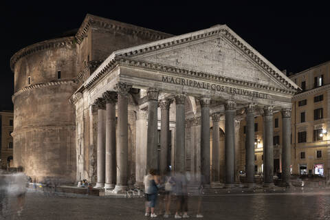 Taly, Rome, Pantheon, Ancient Roman temple at night stock photo